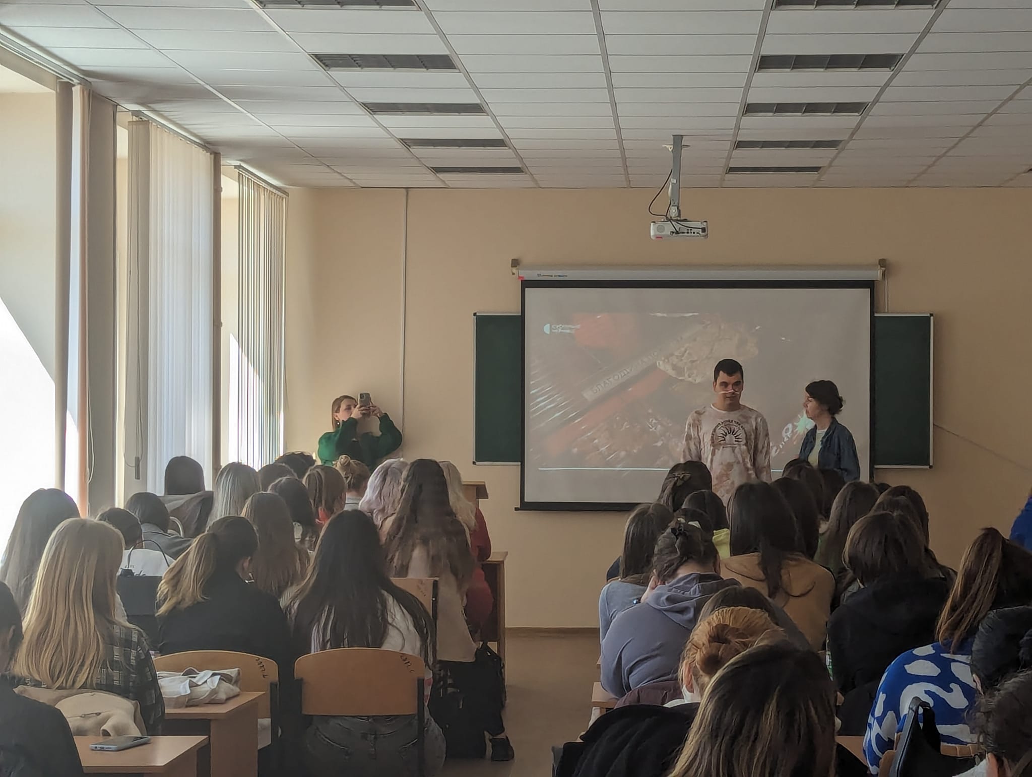 Зустріч студентів з представниками інклюзивної кав'ярні до Дня аутизму