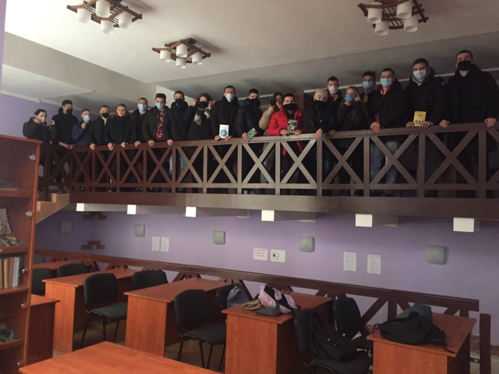 Наукова бібліотека ЧНУ вітає першокурсників спеціальності Середня освіта. Фізична культура.