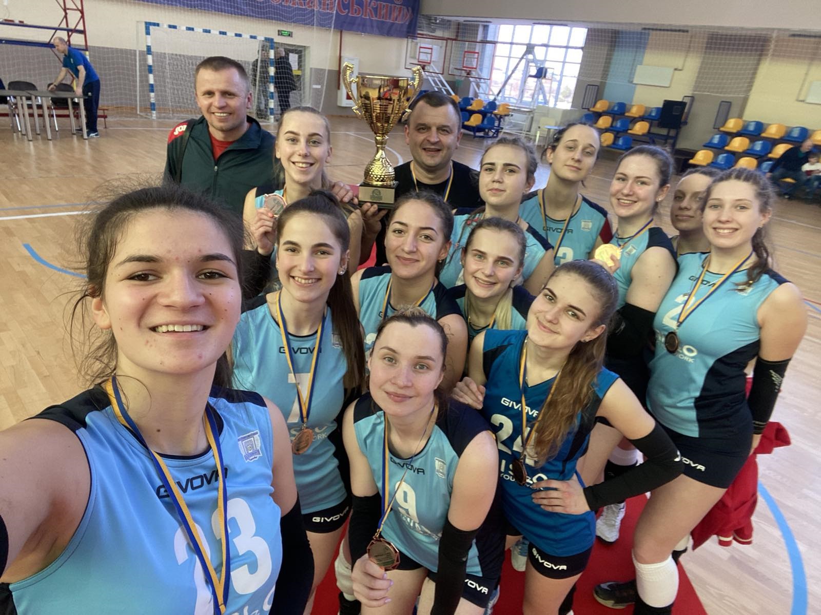 ВОЛЕЙБОЛІСТКИ ЧНУ – БРОНЗОВІ ПРИЗЕРИ ЧЕМПІОНАТУ УКРАЇНИ