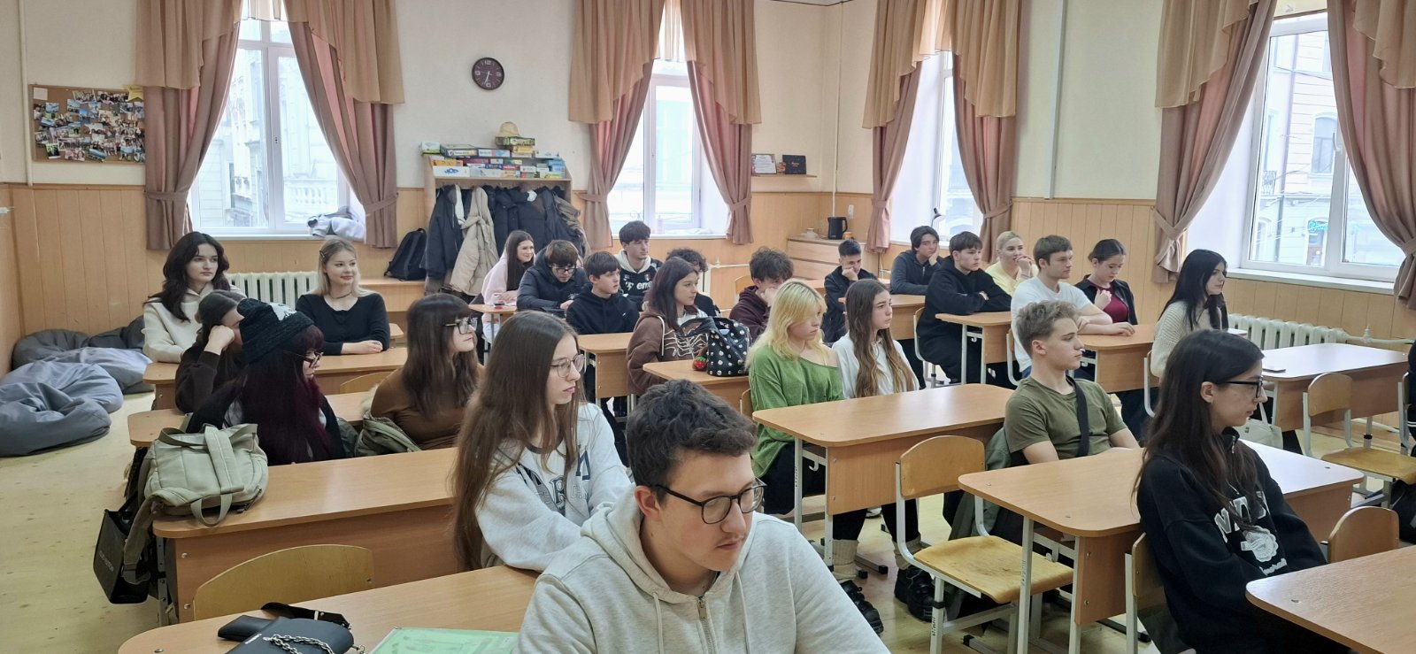 Сходинки до професії: профорієнтаційна зустріч філологів зі старшокласниками Чернівецького ліцею № 22