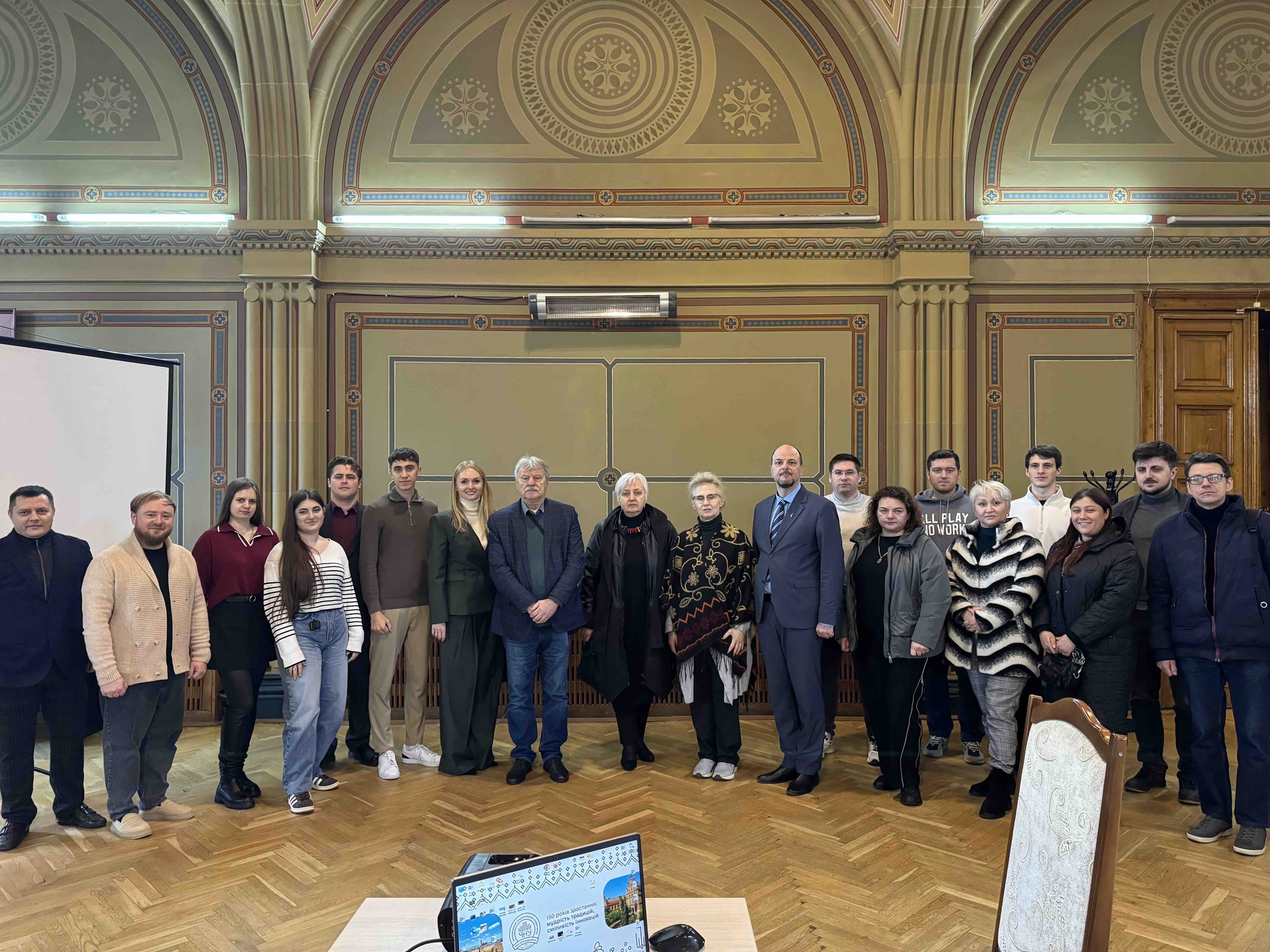 Комісія та учасники ІІІ Міжнародної науково-практичної конференції
