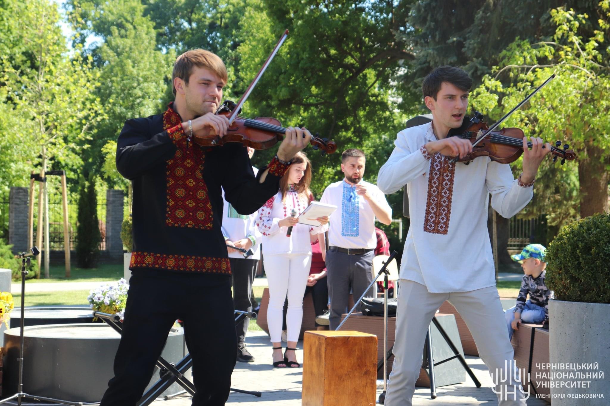 "Україна вишивана"