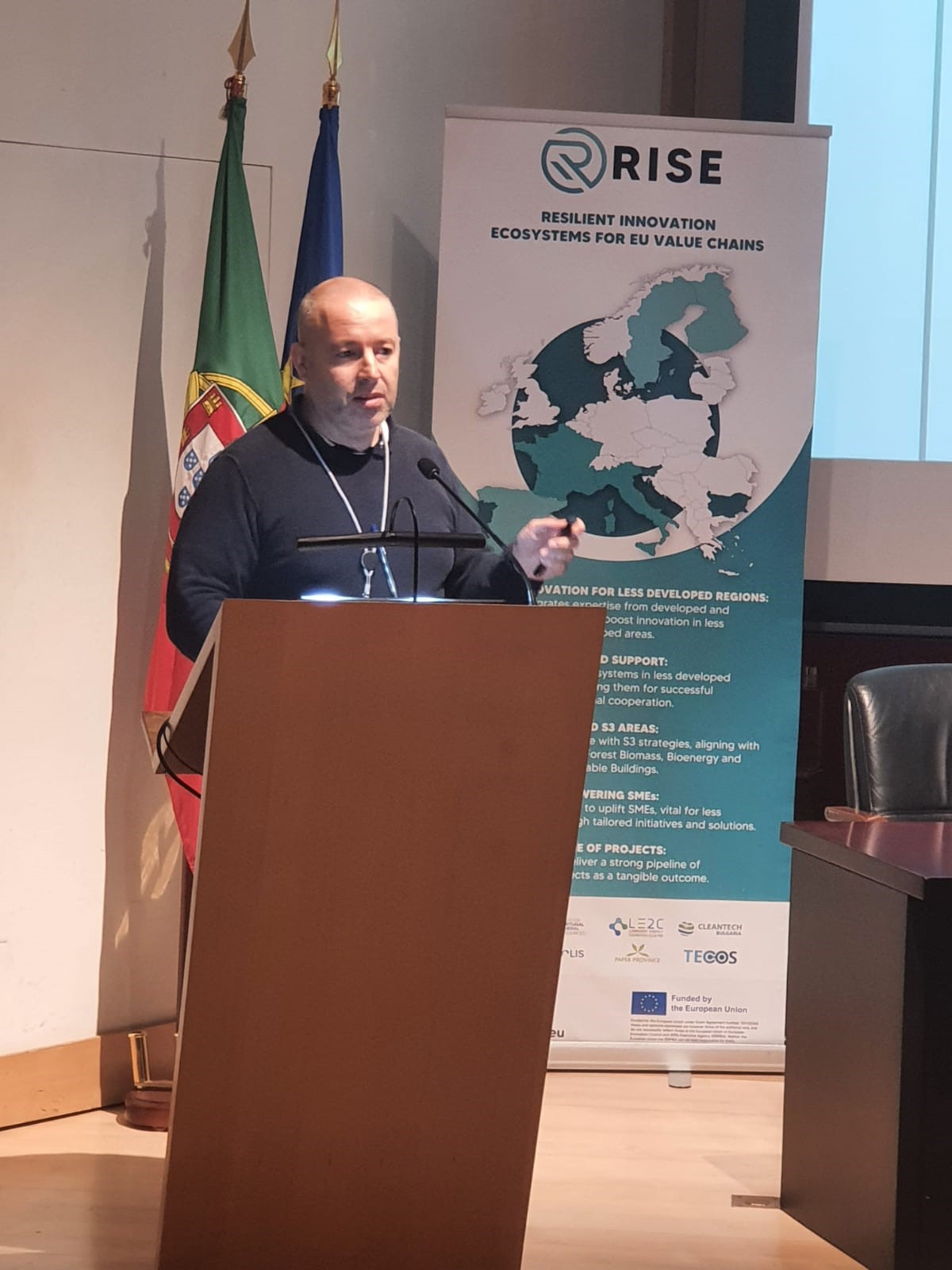 Професор Клементе Пінто представляє ідею міжнародного проекту Joint to Stone, до роботи над яким залучено команду від ЧНУ 