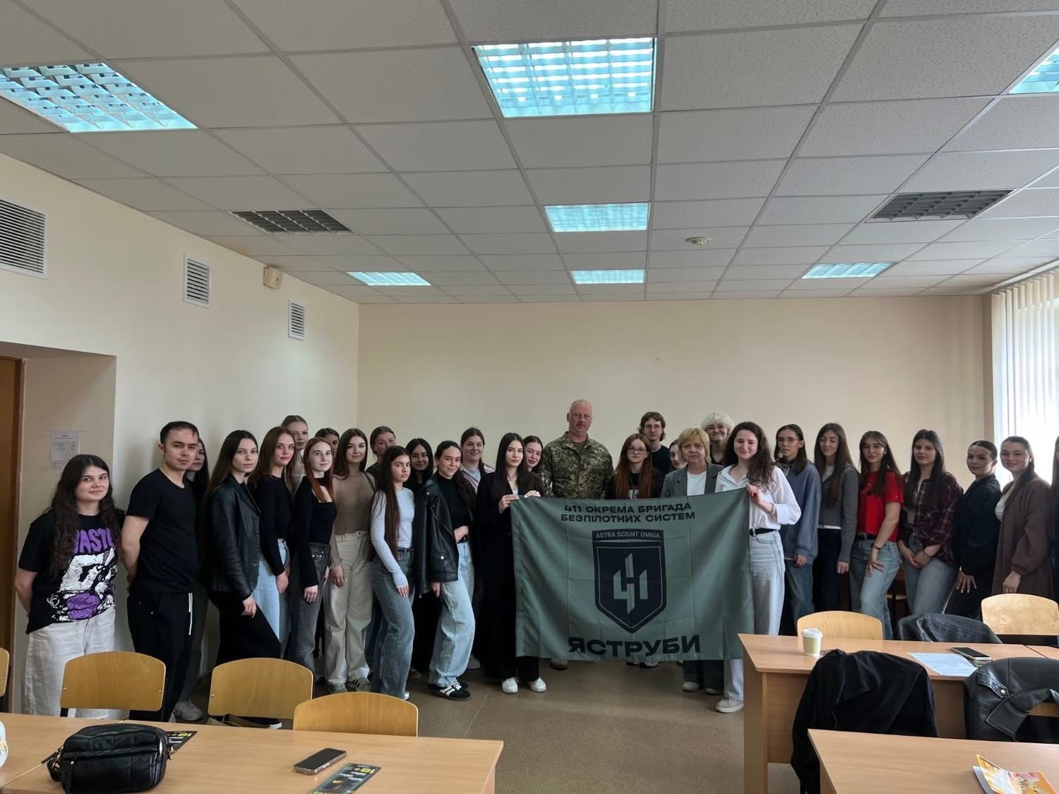 На кафедрі практичної психології відбулася зустріч із представником батальйону безпілотних систем «Яструби»