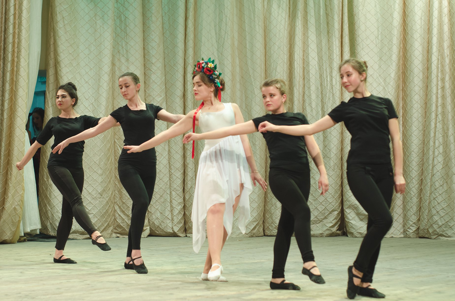 Танцювальний ансамбль "Дотик"