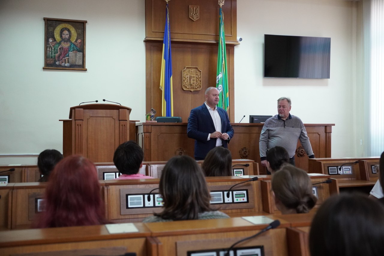 Знайомство з діяльністю органів місцевого самоврядування: візит до Чернівецької обласної ради