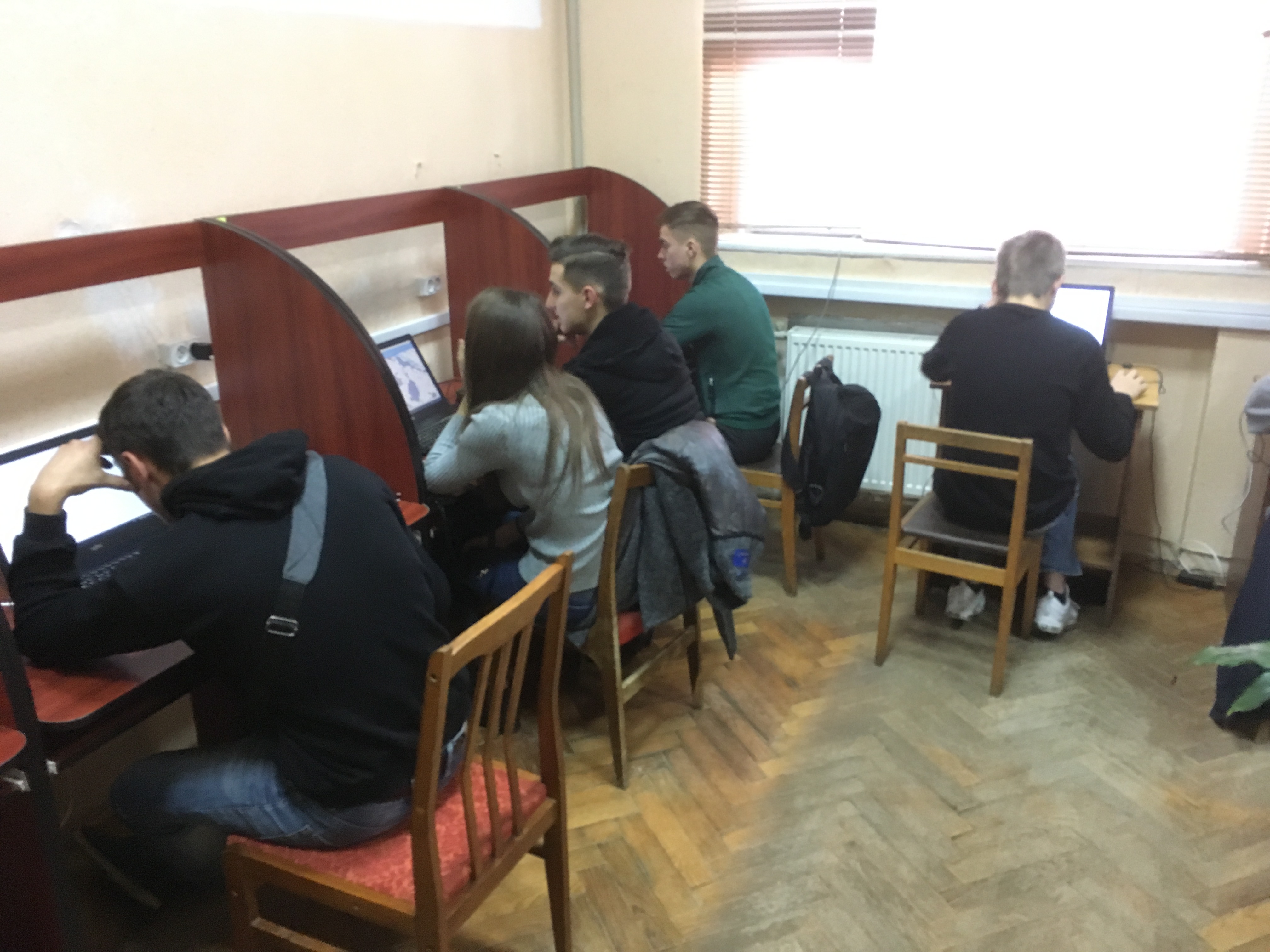 Тестування претендентів на вступ до "Школи пілотів Croptex"