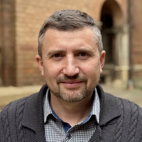 Член проєктної групи - Гринівський Тарас Степанович, кандидат наук із соціальних комунікацій, доцент кафедри журналістики