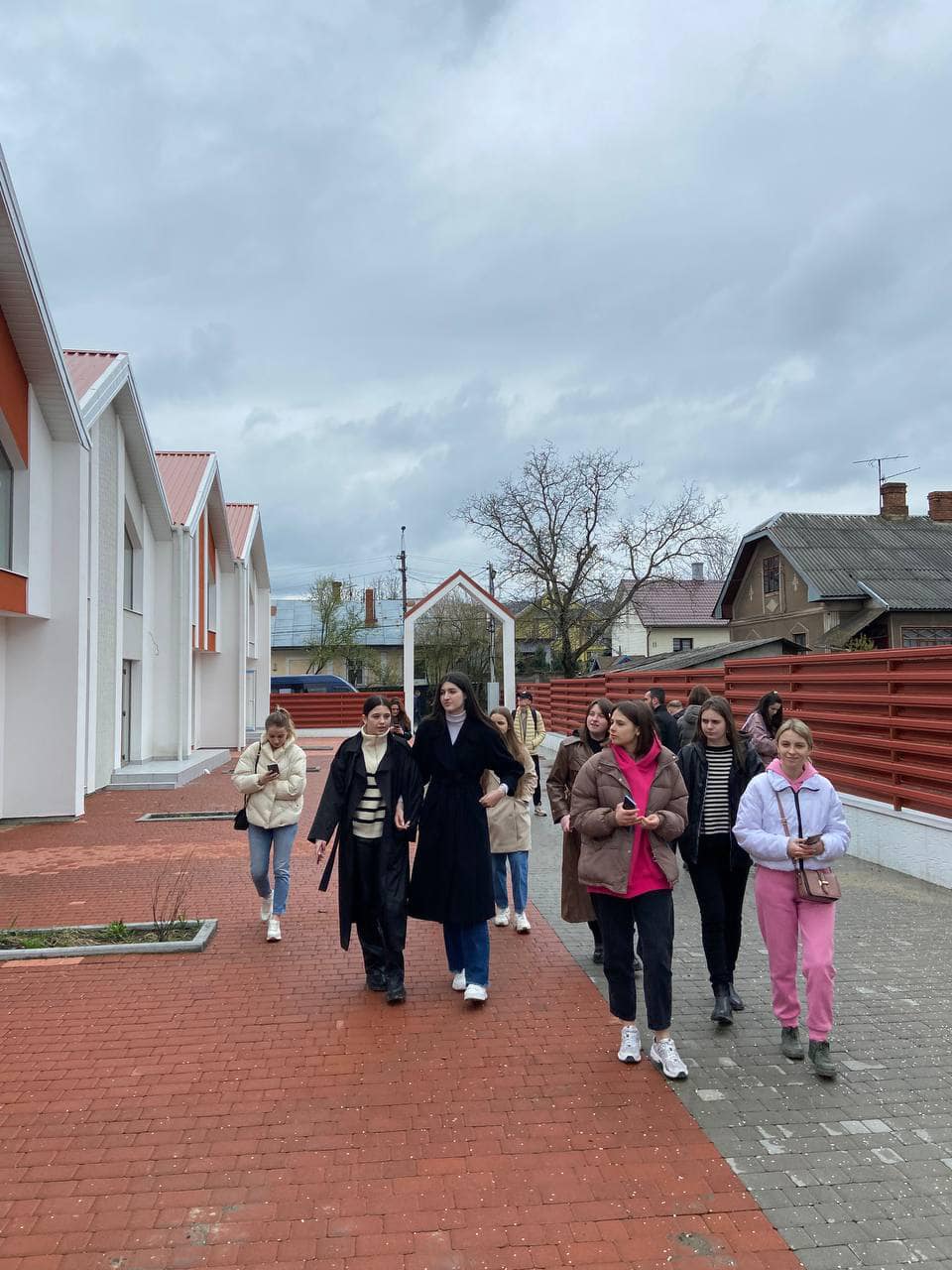 Екскурсію на будівництвах індивідуального житлового будинку і таунхаусу. 