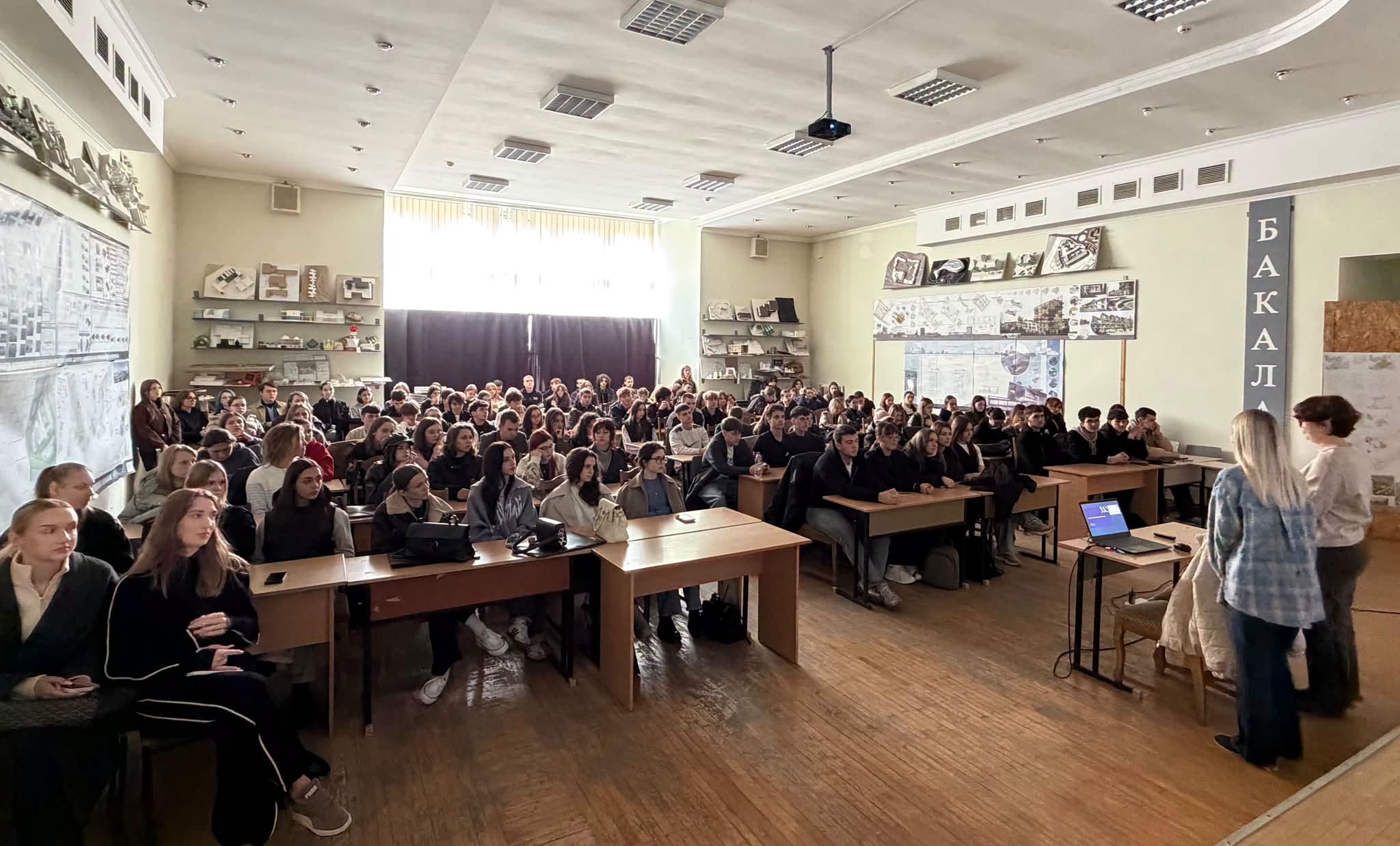 Навчання без кордонів: міжнародні можливості для наших студентів