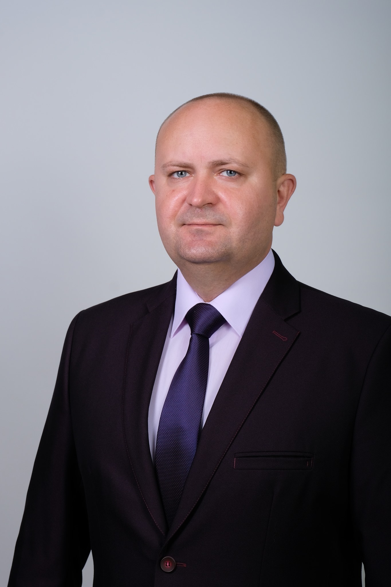 Гуйтор Микола Миколайович – в.о. голови Чернівецької обласної ради, кандидат політичних наук, доцент