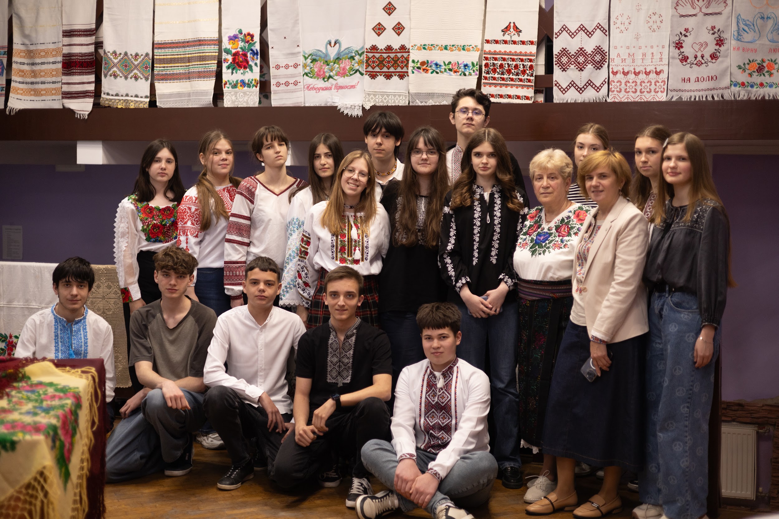 Куратор, Людмила Чік, із групою