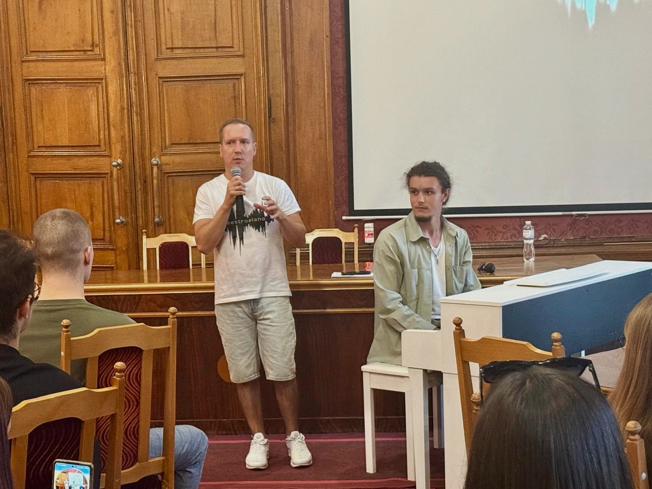 Творчість заради перемоги: у ЧНУ відбувся майстер-клас гри на фортепіано