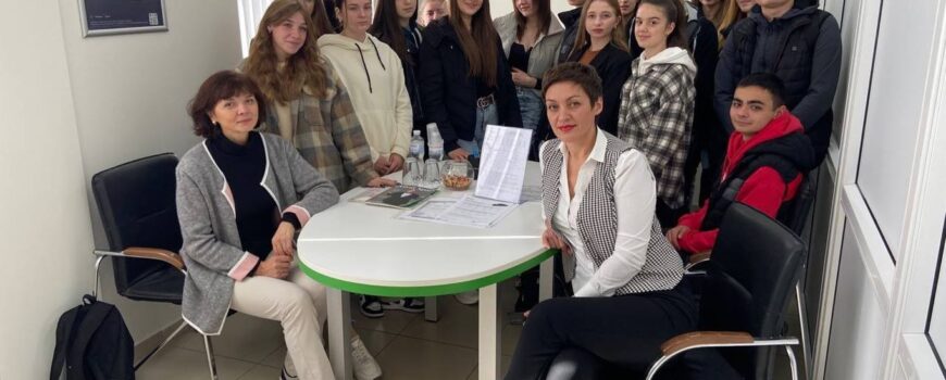 Здобувачі ОП «Фінанси, банківська справа, страхування та фондовий ринок» відвідали Чернівецьке регіональне відділення АТ КБ «ПриватБанк»