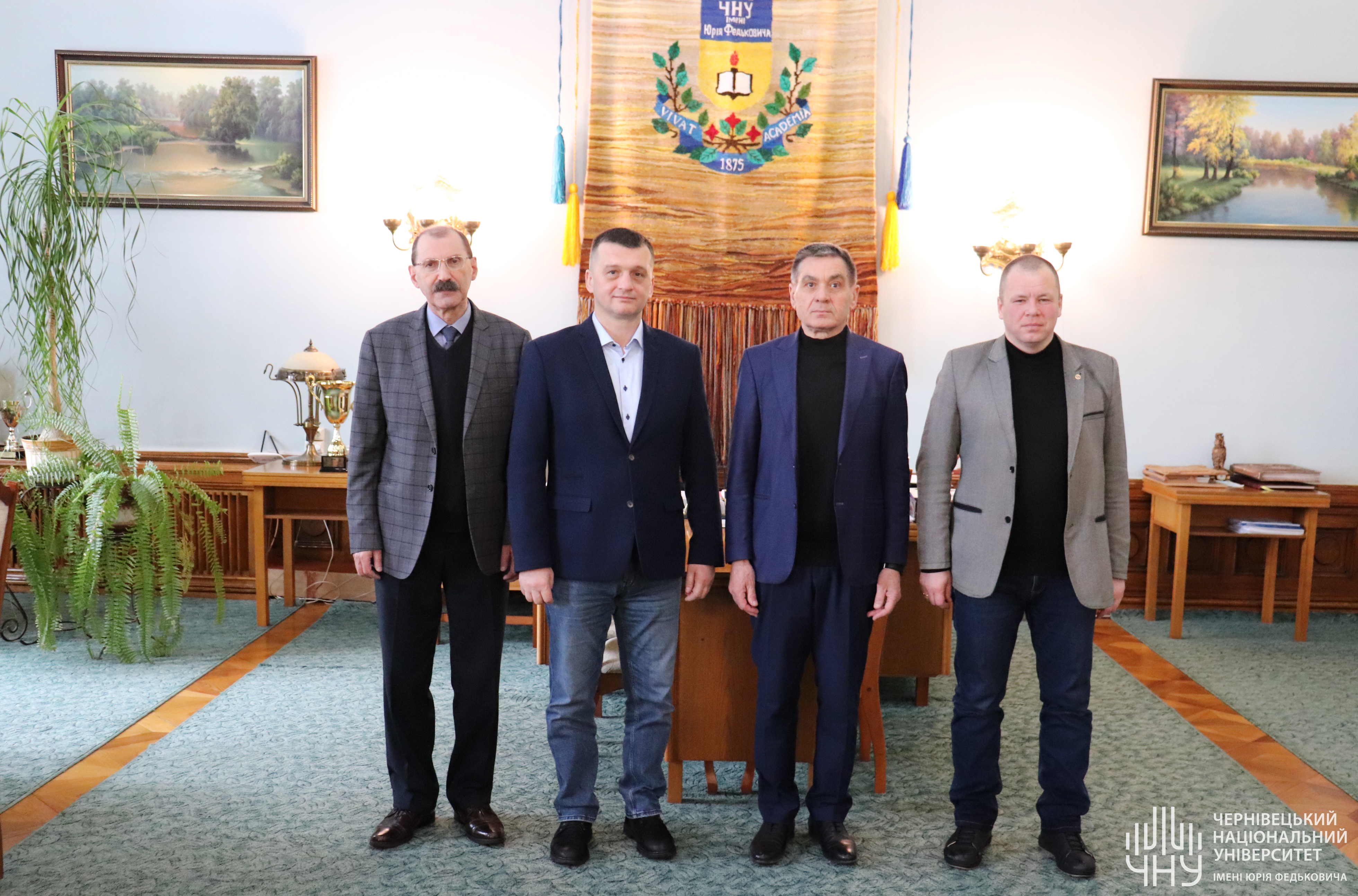 Зустріч представника Уповноваженого із захисту державної мови з ректором та деканами ЧНУ