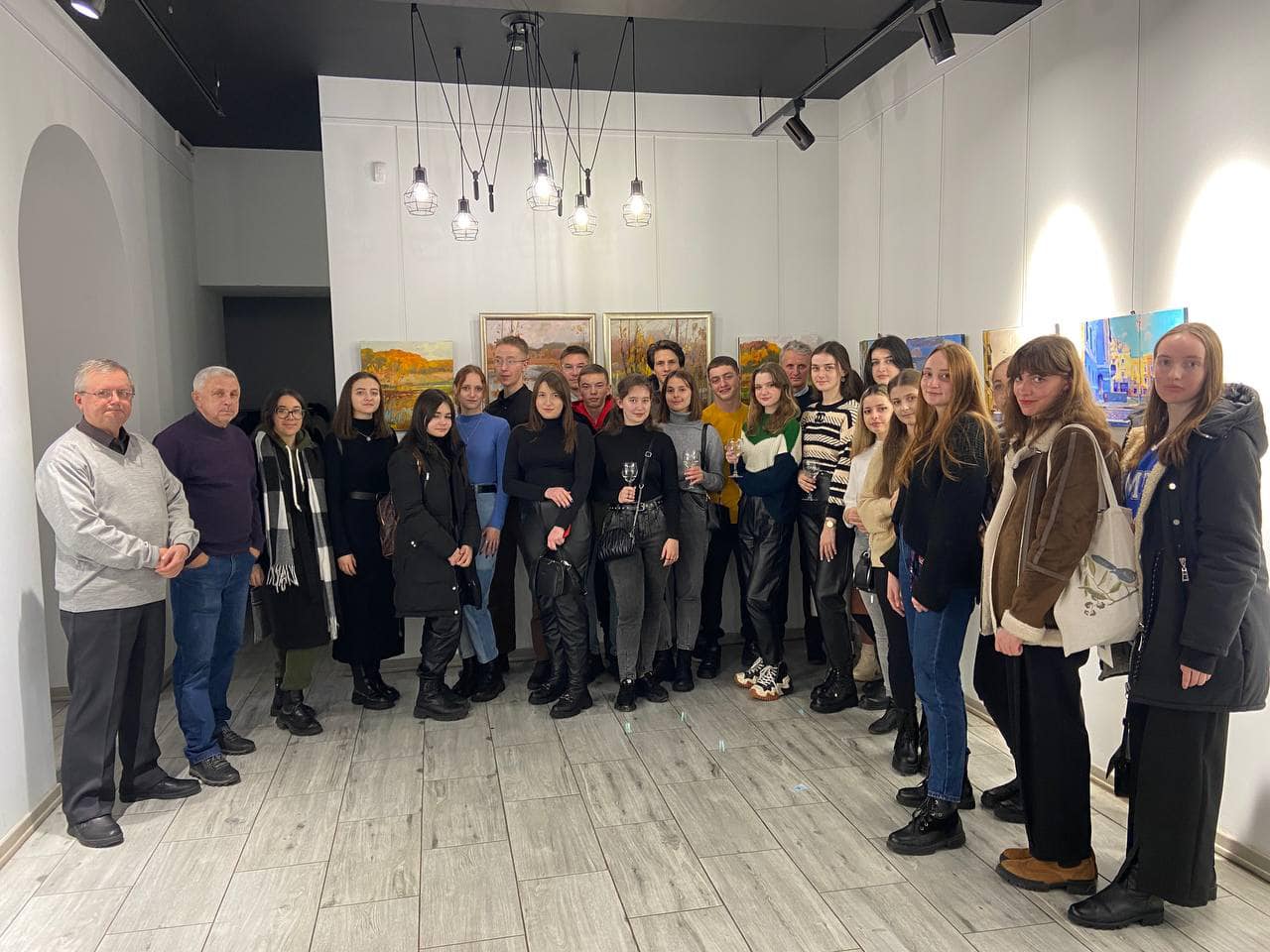 Члени Студпардаменту та студенти ФАБДПМ відвідали відкриття виставки «Осінні рефлексії»
