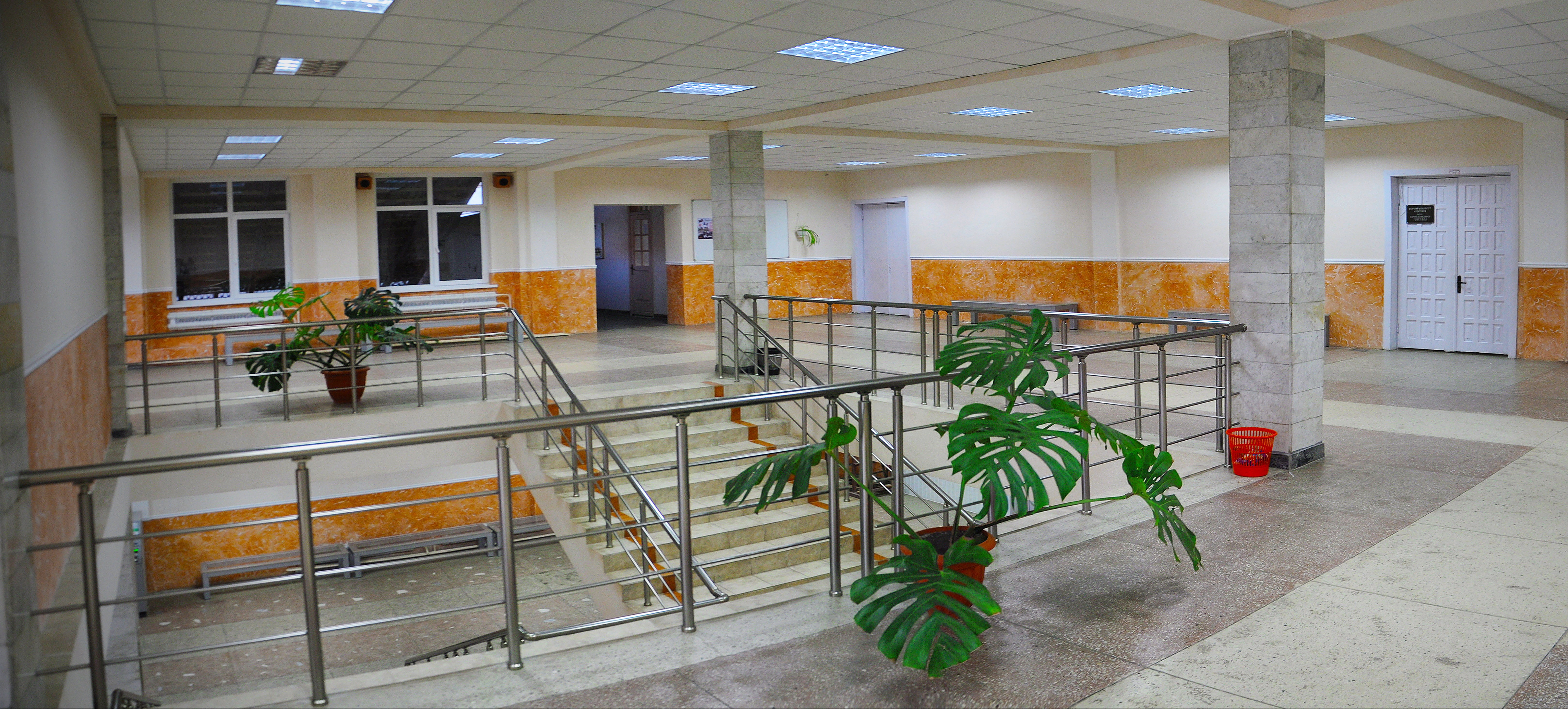 Панорама коридору ІФТКН