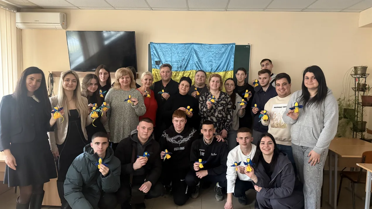Майстер-клас добра: студенти ФФКСР зробили мотанки для воїнів