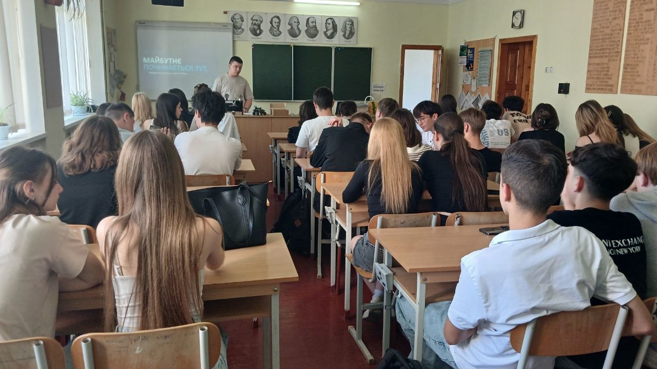 У Мамаївській школі провели профорієнтаційну зустріч із представником кафедри