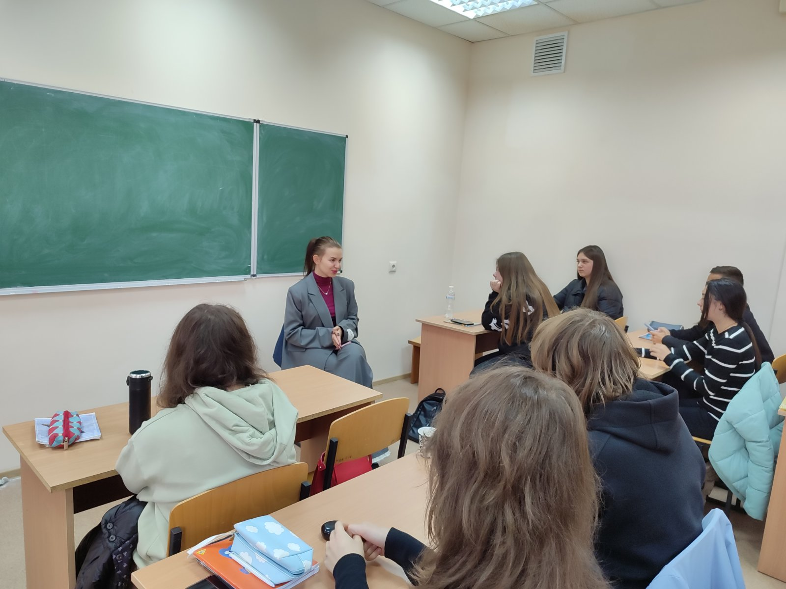ЗУСТРІЧ З ВИПУСКНИЦЕЮ НАШОЇ КАФЕДРИ