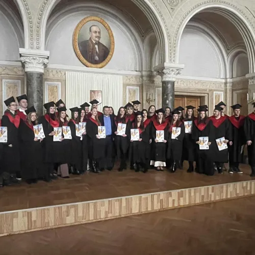 магістри