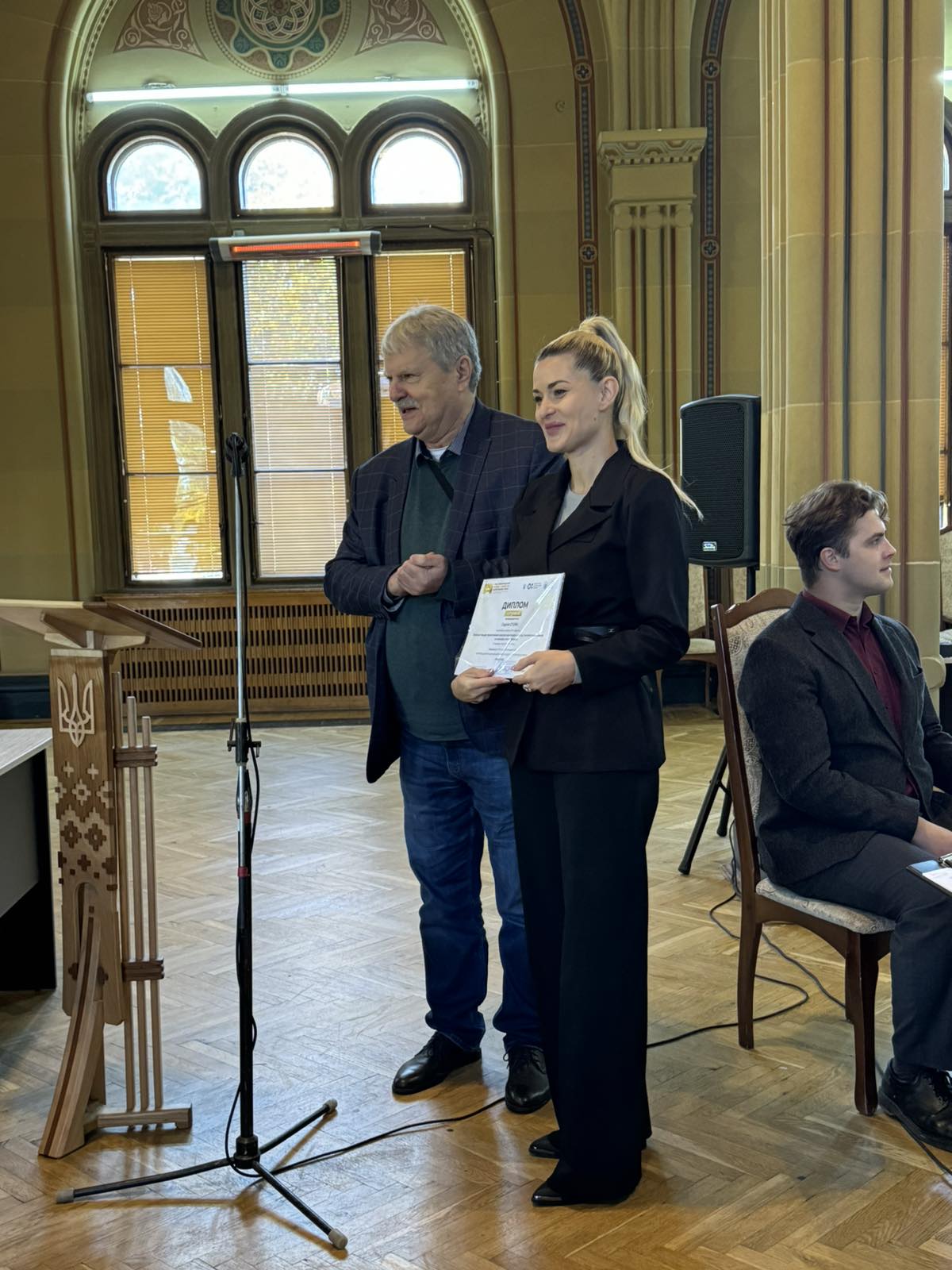 Передача дипломів учасників Міжнародного огляд-конкурсу дипломних проєктів