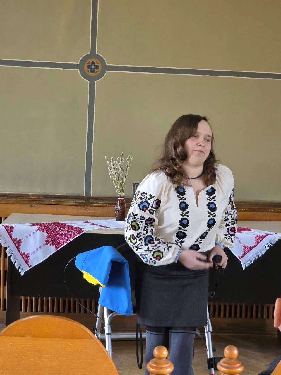 Студентка 305 групи ОП «Практична психологія» спеціальності «Психологія» Євгенія Довганюк здобула ІІ місце та приз глядацьких симпатій в університетському конкурсі на краще читання української поезії, присвячений 212-й річниці від дня народження Тараса Шевченка.