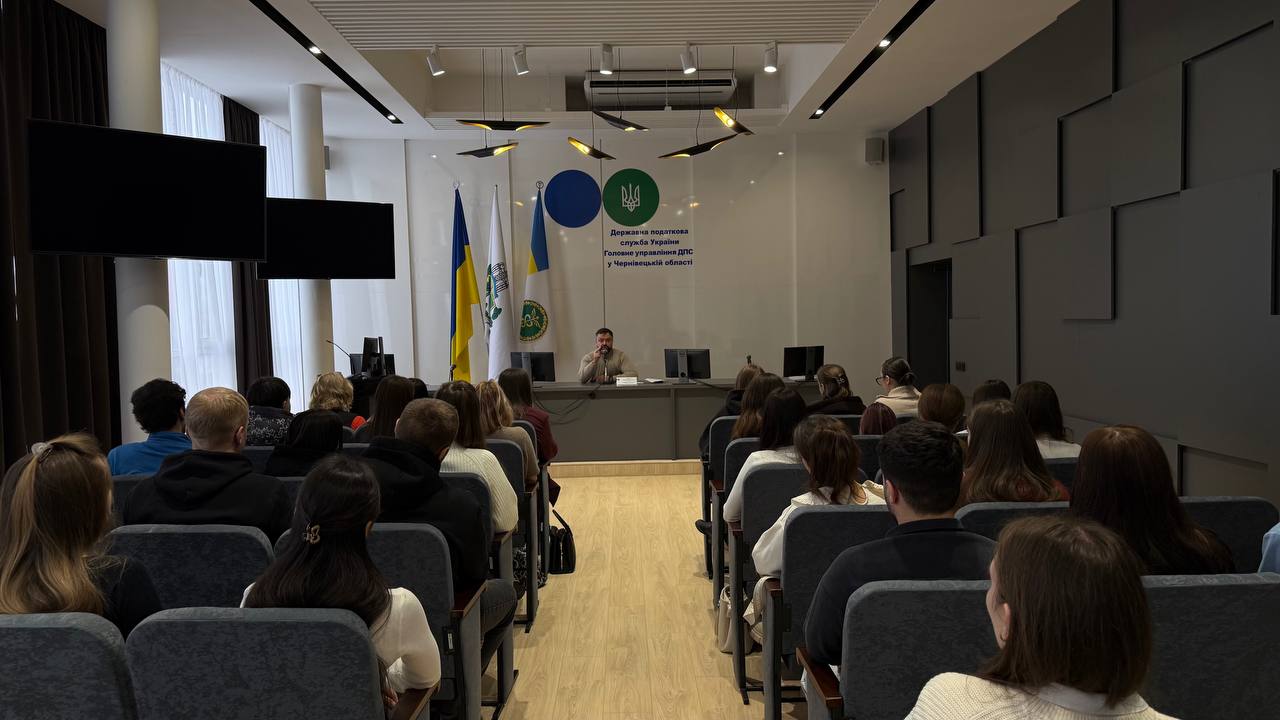 Буковинські податківці