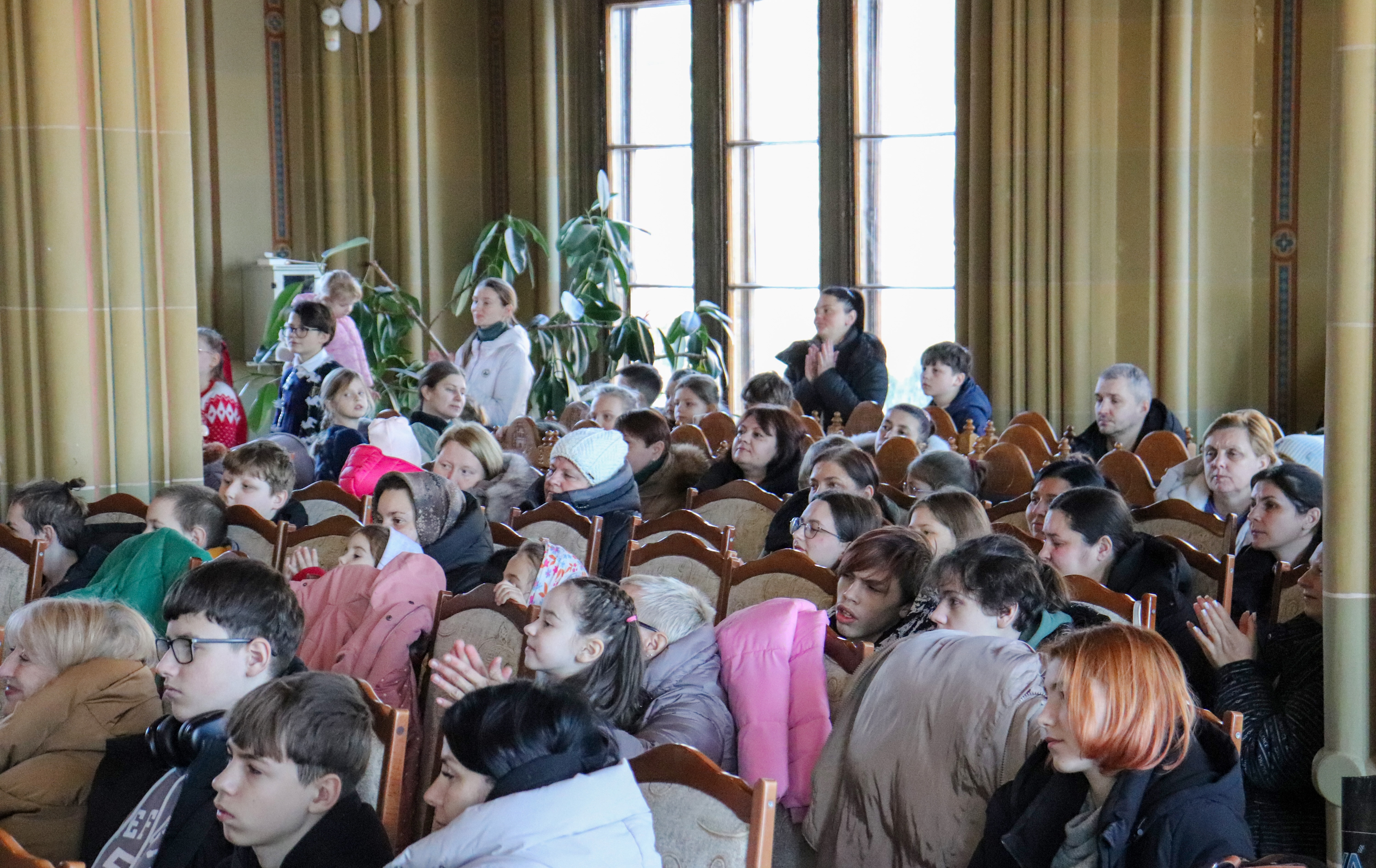 У ЧНУ відбувся захід із врученням допомоги родинам, ВПО та дітям з особливими потребами.