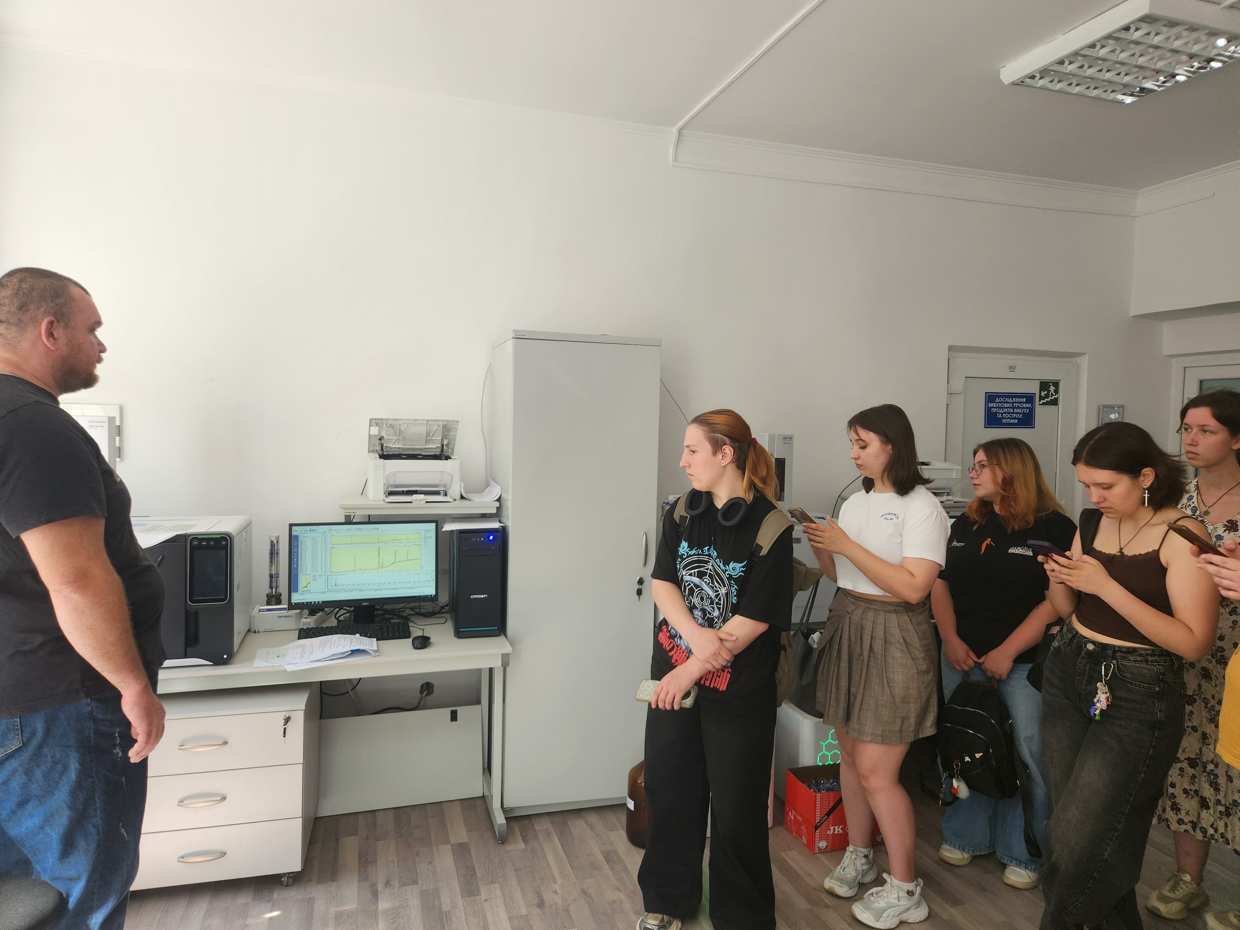 Газорідинний хроматограф у секторі фізико-хімічних досліджень Чернівецького науково-дослідного експертно-криміналістичного центру 2