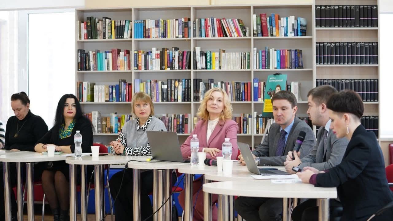 Чернівецький національний університет долучився до всеукраїнського діалогу про зовнішню політику та дипломатію