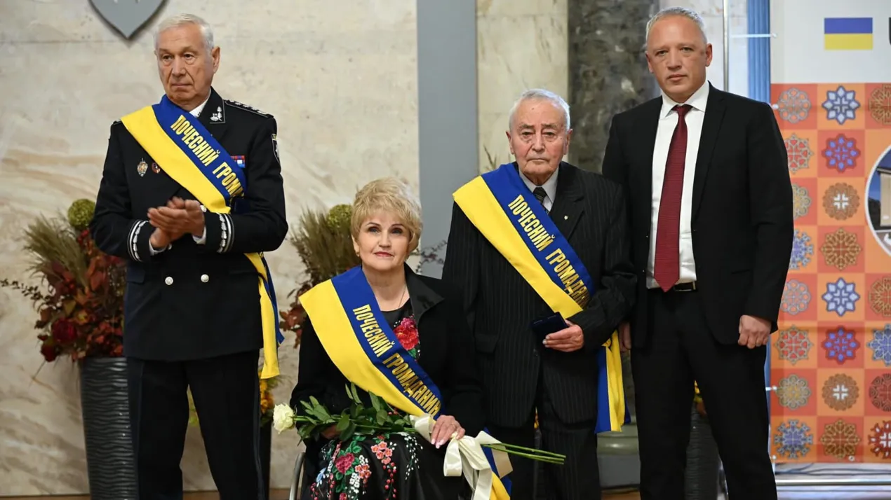 Щиро вітаємо професора Юрія Макара з найвищою відзнакою Чернівців!