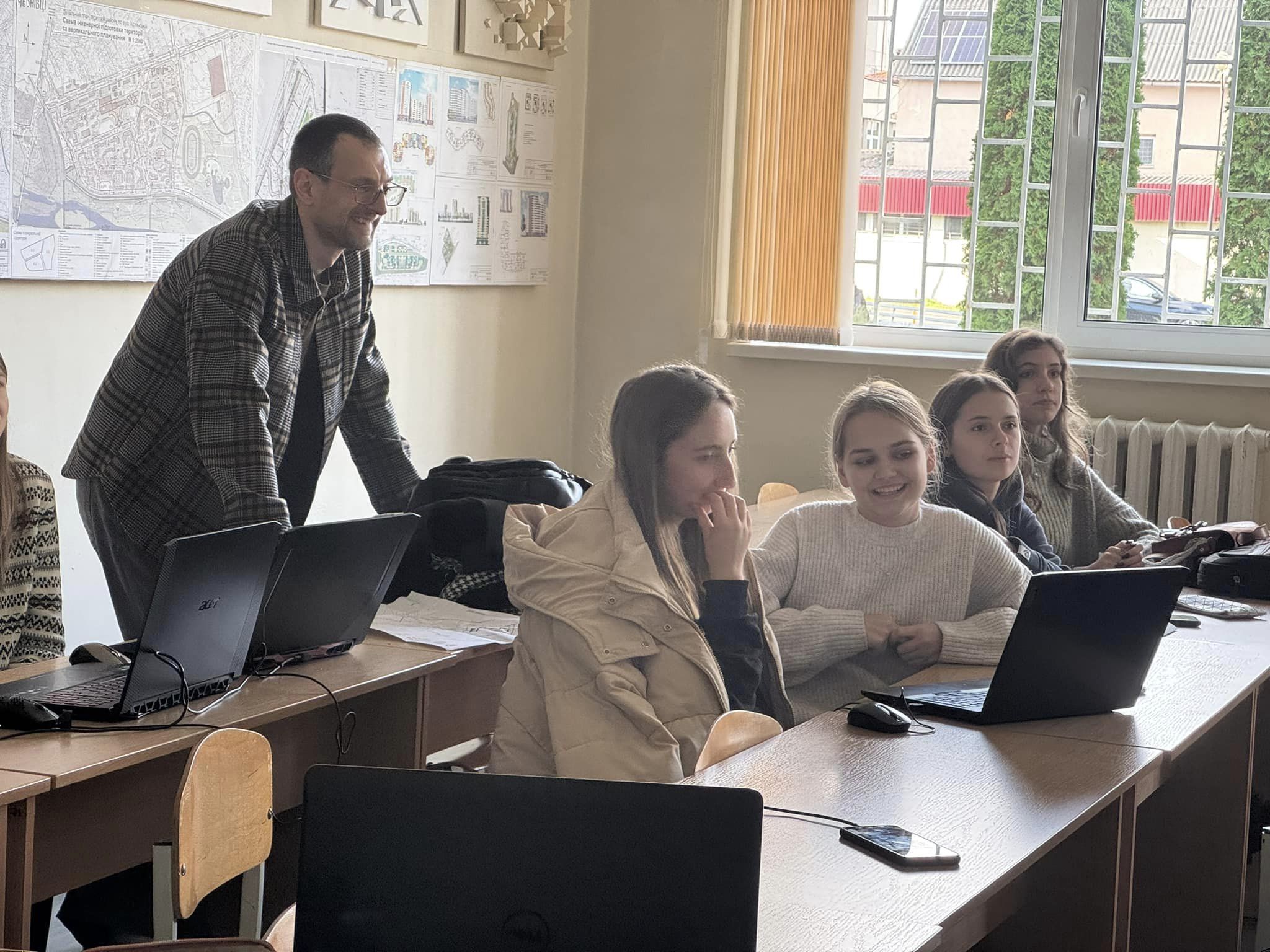 Воркшоп для студентів-архітекторів з перепроектування будівлі кафедри декоративно-прикладного та образотворчого мистецтва (день 2)