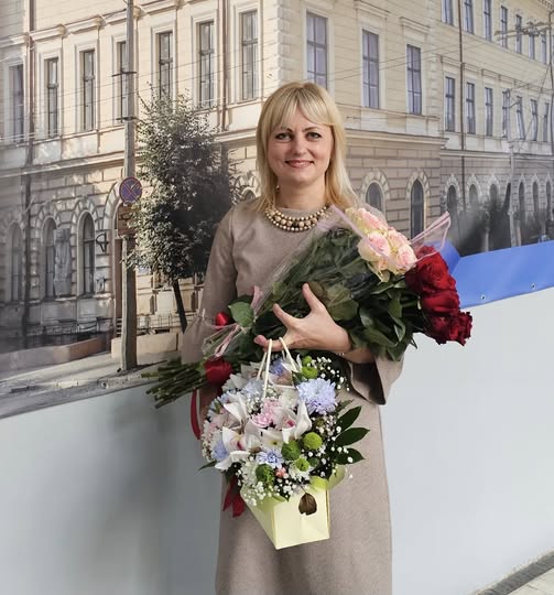 Ваша невтомна праця, відданість науці та освіті, професіоналізм і лідерські якості заслуговують найвищої похвали!