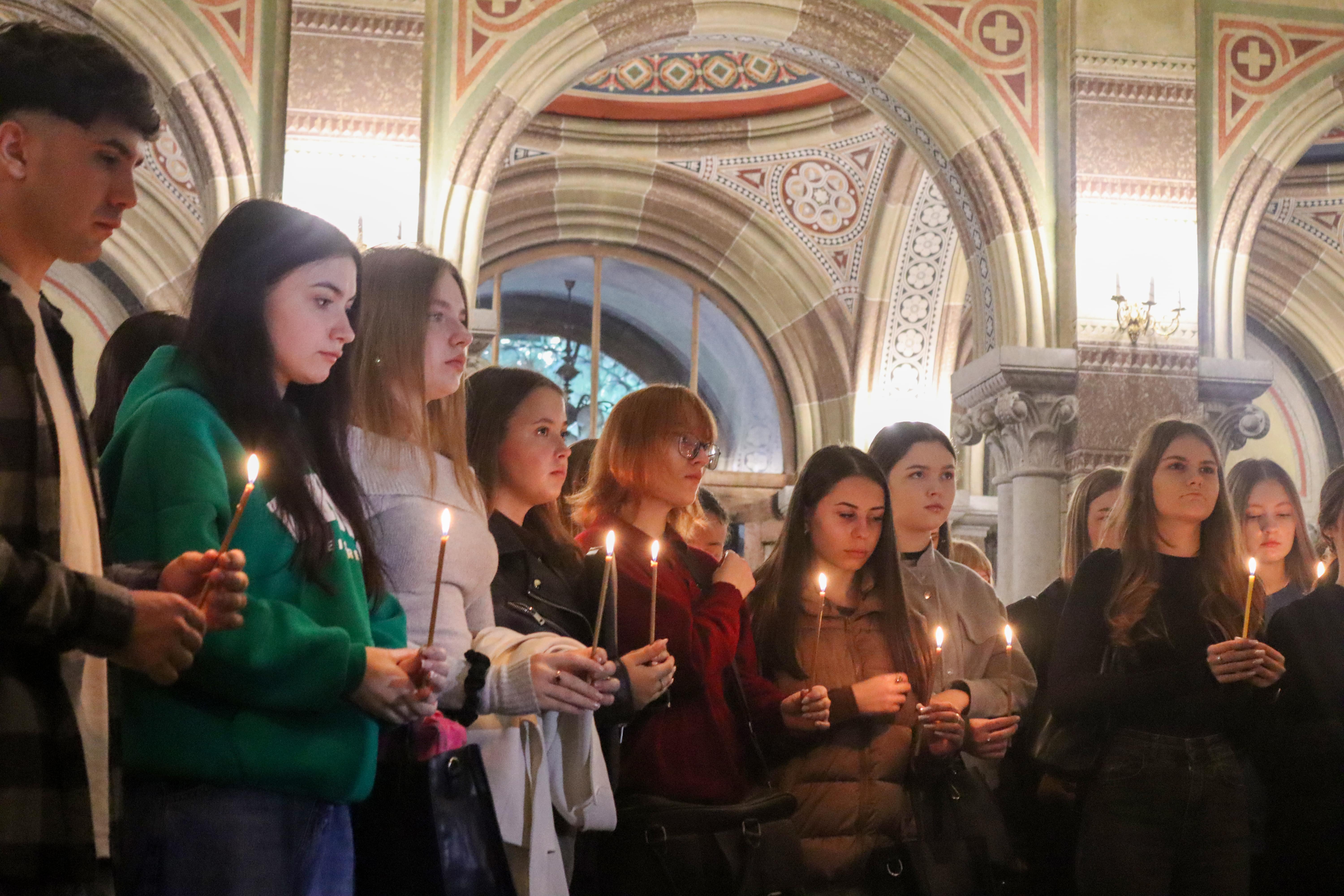 У Чернівцях у Храмі Трьох Святителів при університеті відбулася панахида за загиблими журналістами