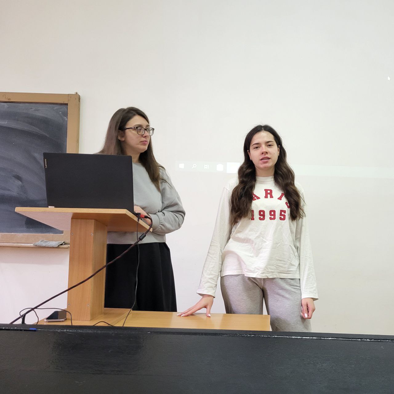 Студентки-магістранки Вікторія Мельник та Анастасія Мельник на захисті навчальної (телевізійної) практики