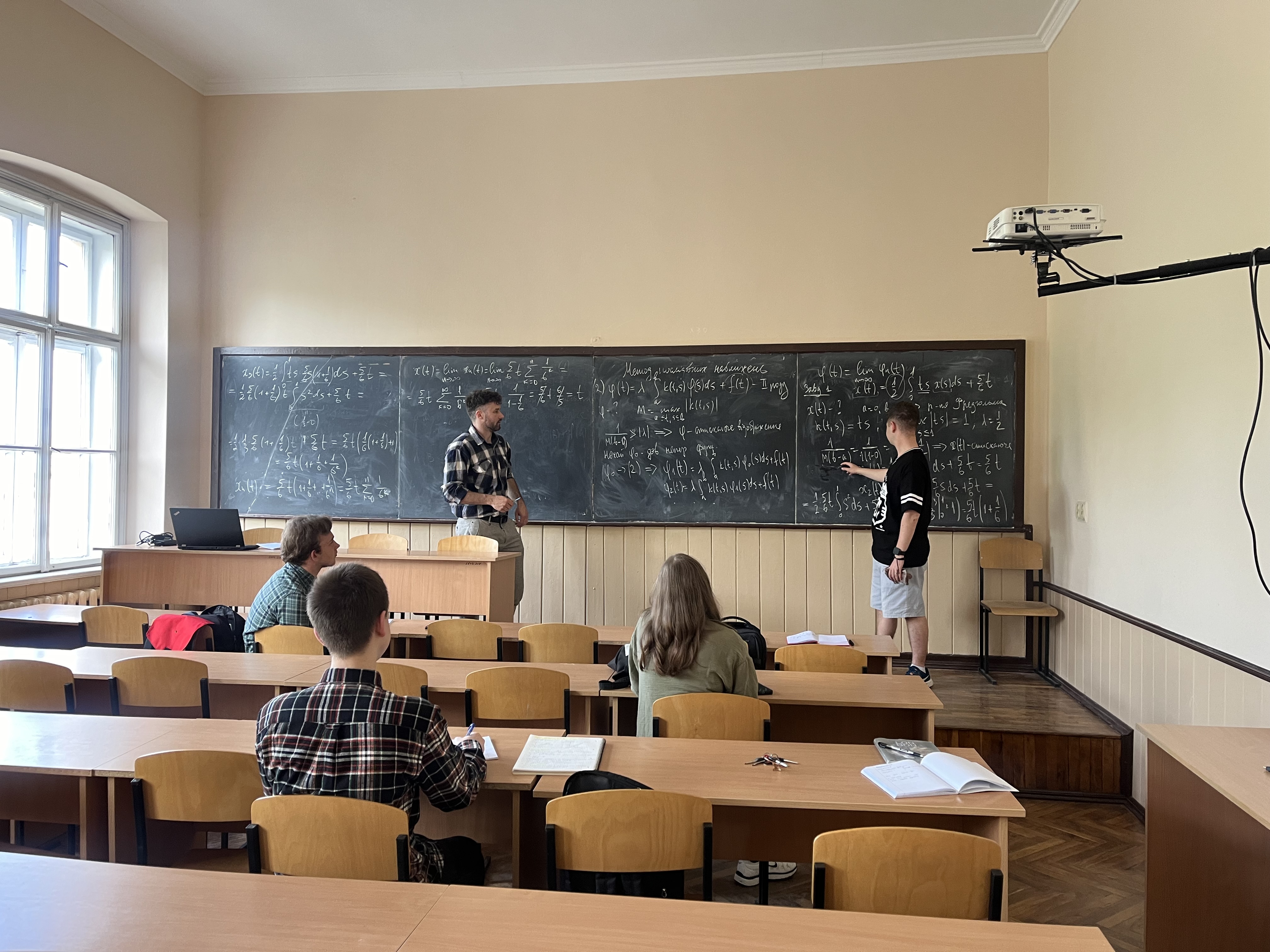 На базі "Лабораторії методики викладання математичного та функціонального аналізу і теорії функцій" поновив роботу математичний гурток "Математика advanced"
