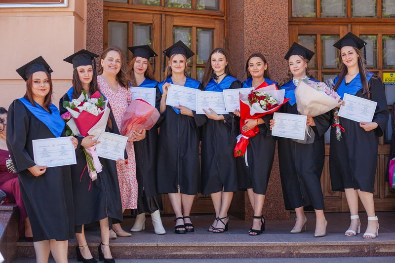 Вручення дипломів випускникам першого (бакалаврського) рівня вищої освіти спеціальності "Соціальна робота" 2025
