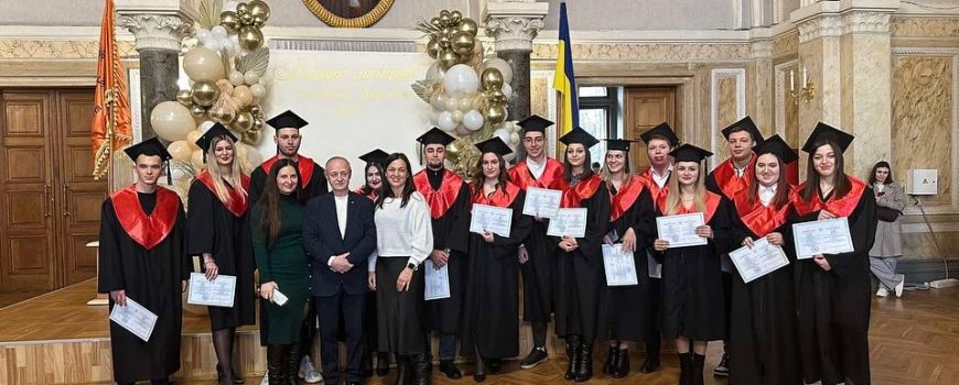 Урочисте вручення дипломів магістрів випускникам економічного факультету