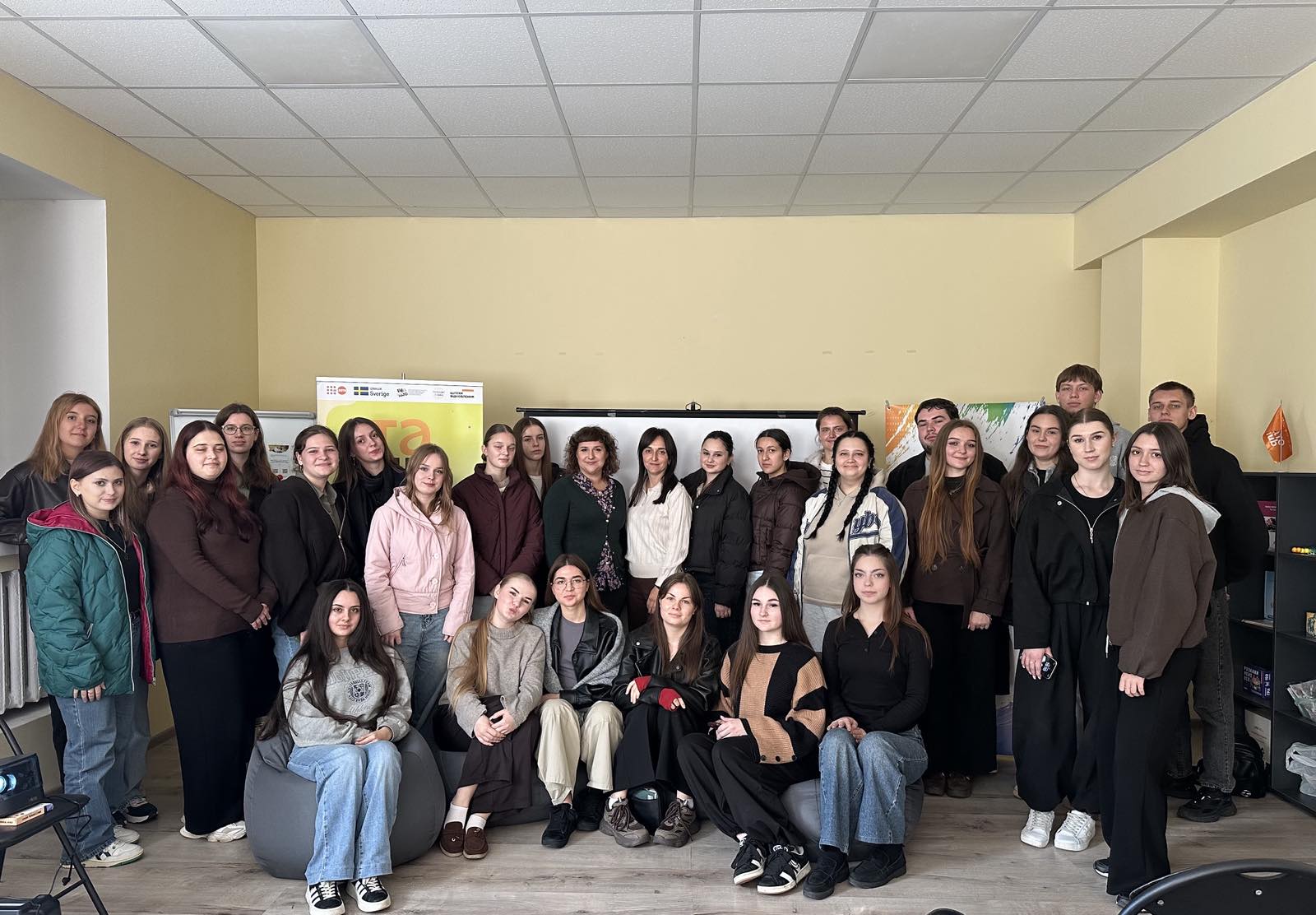 У Чернівецькому обласному молодіжному центрі відбулися лекції-тренінги, до яких долучилися здобувачі вищої освіти спеціальності «Середня освіта (Математика)»