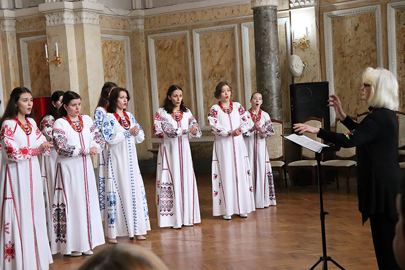 Камерний жіночий хор музичної академії на Буковині 