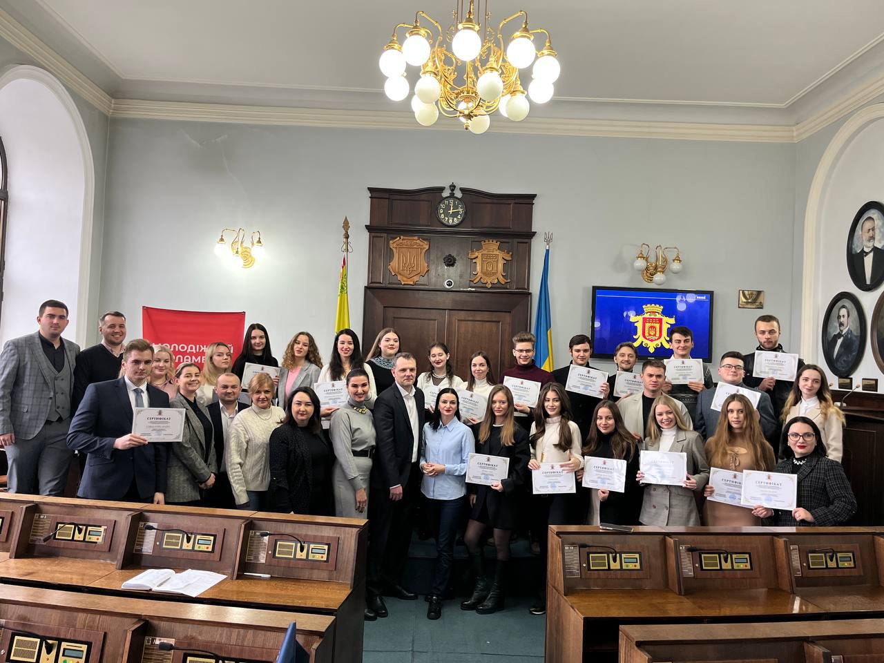 Завершилося стажування молоді при Чернівецькій міській раді