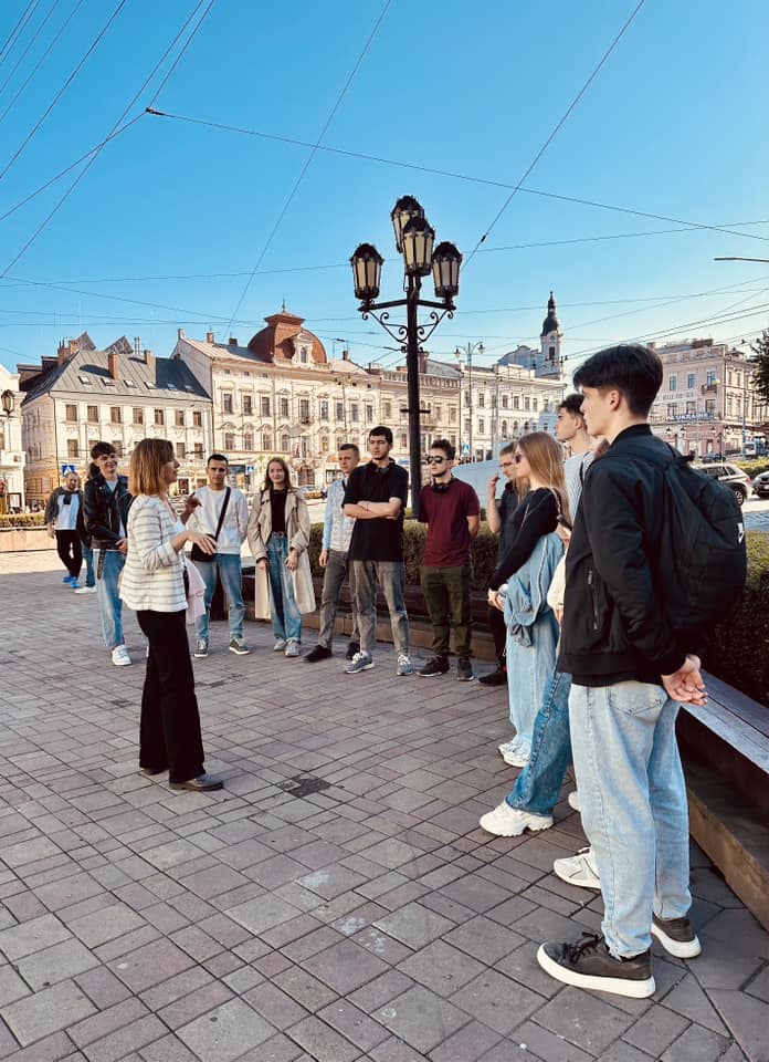 Центральна площа