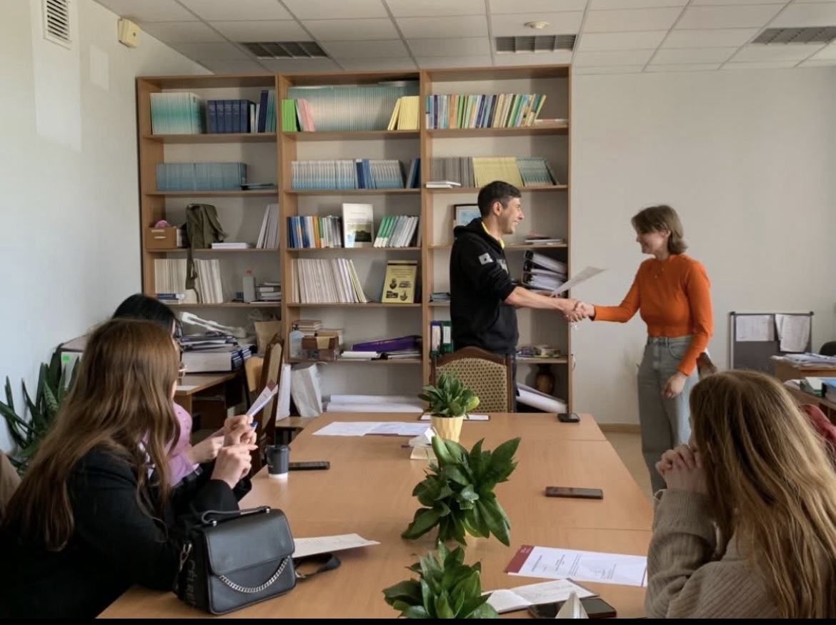 Травма-інформована первинна психосоціальна допомога