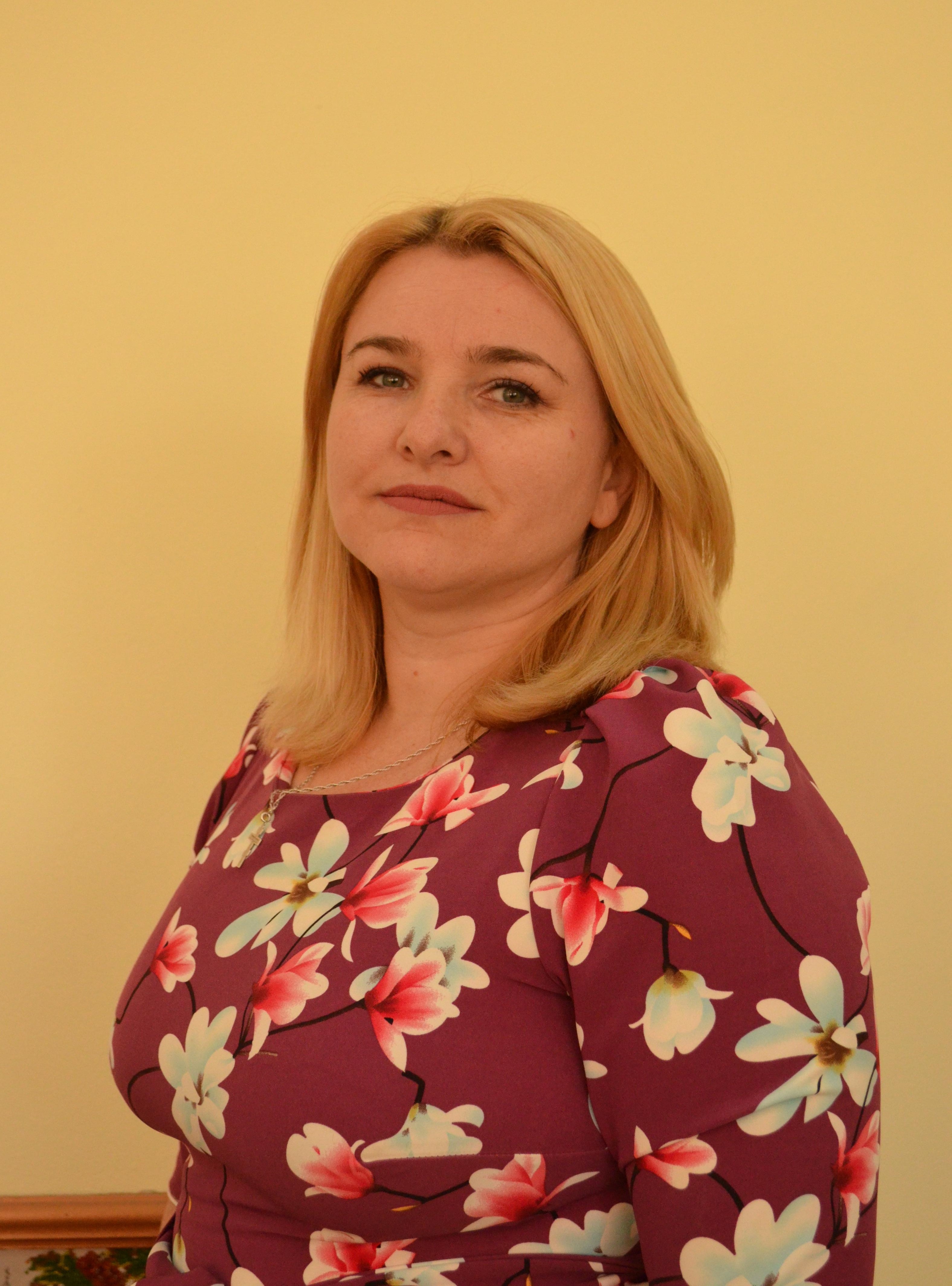 Оксана ЩЕРБАНЬ, учитель української мови та літератури, учитель-методиста Кам’янського ліцею Кам’янецької громади Чернівецької області
