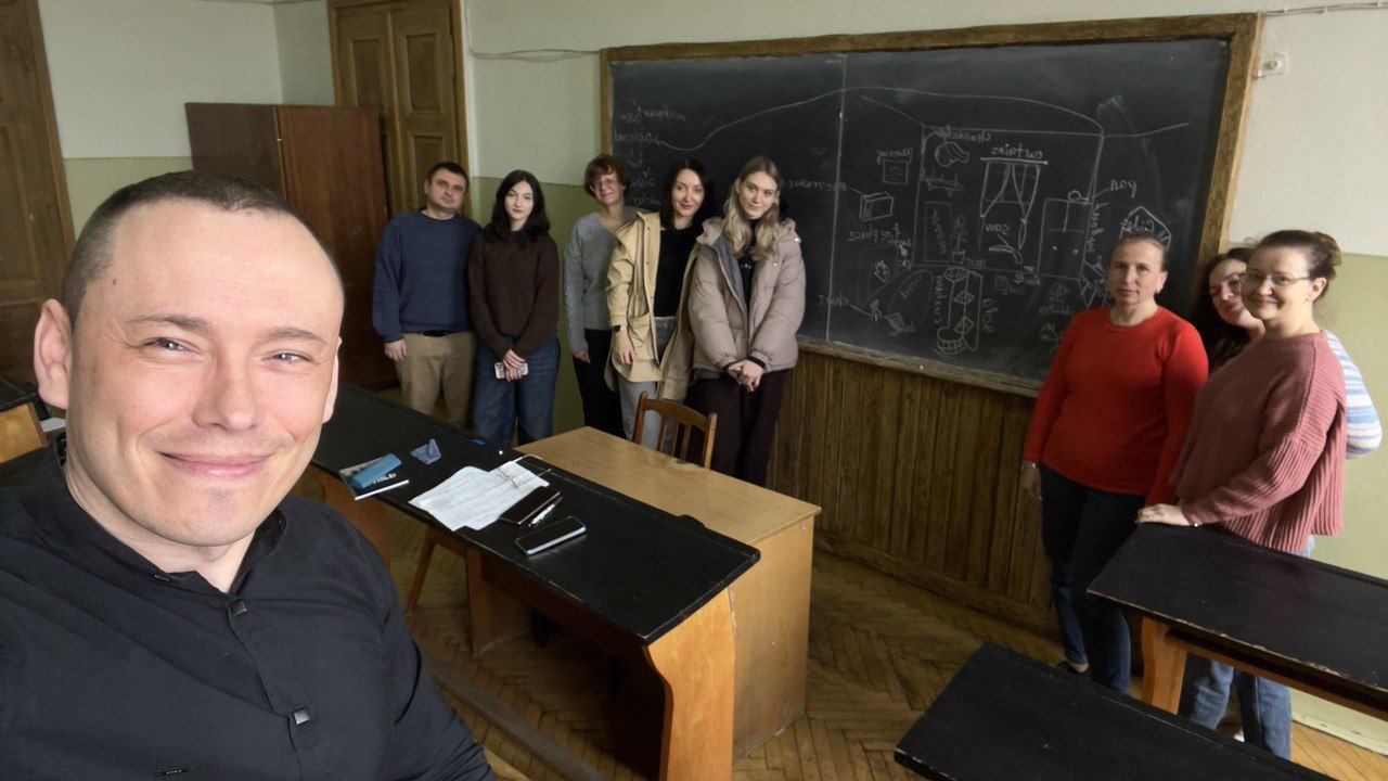 ''Загальний практичний курс англійської мови'' від Лінгвістичного центру 