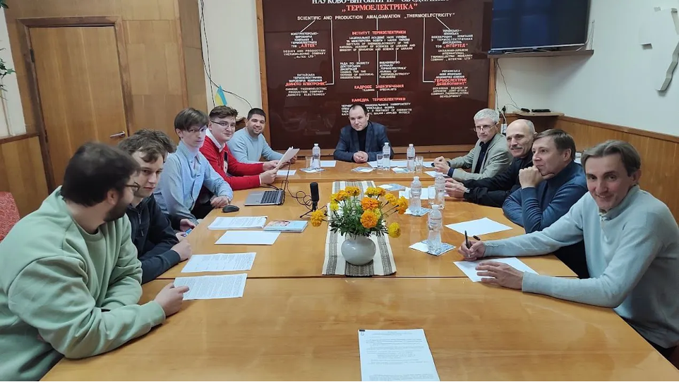 Робоча зустріч проєктної групи із стейкхолдерами ОНП "Прикладна фізика та наноматеріали"