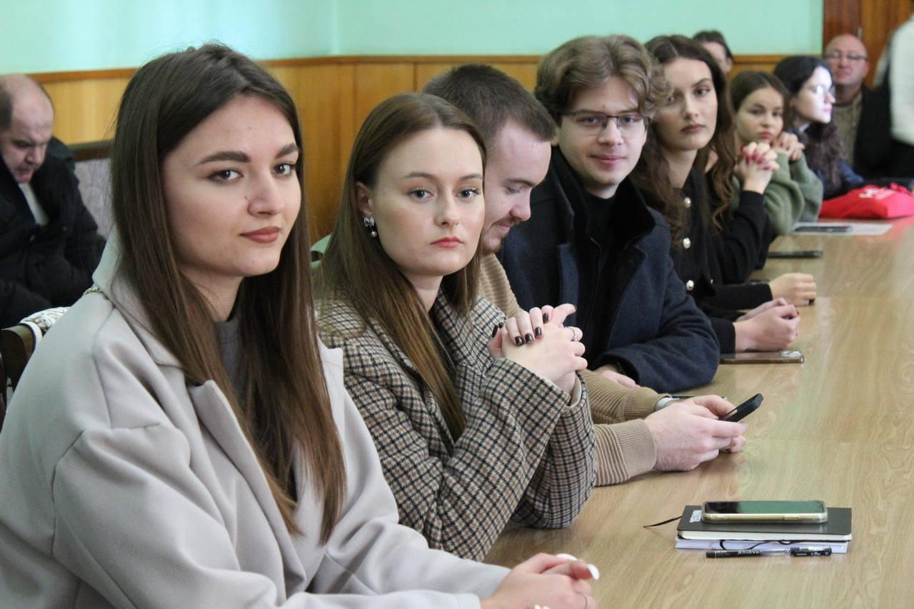 Сучасний державний службовець: ресурси професійного розвитку