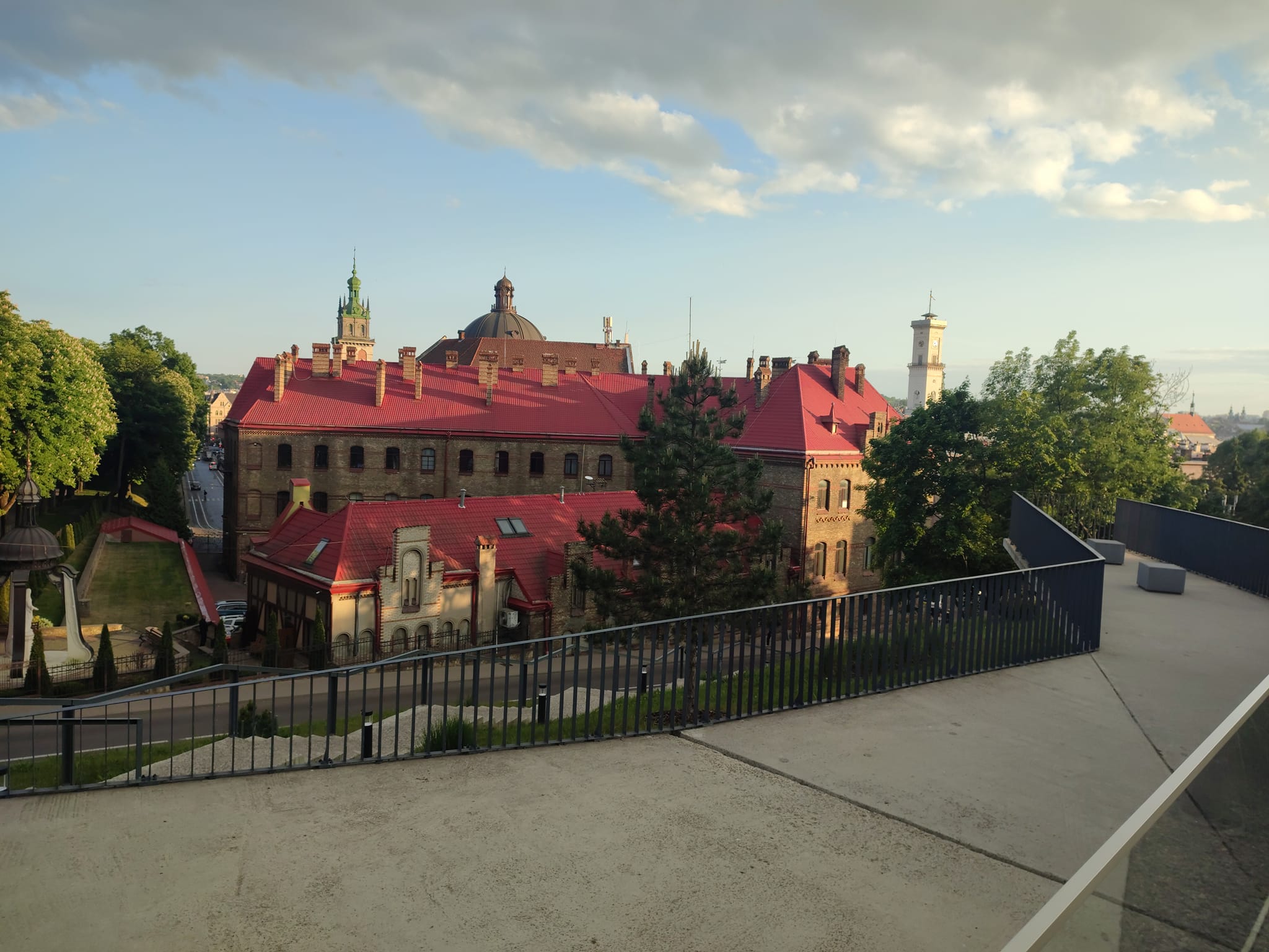 Цікавий ракурс величного міста! Львів - то любов!