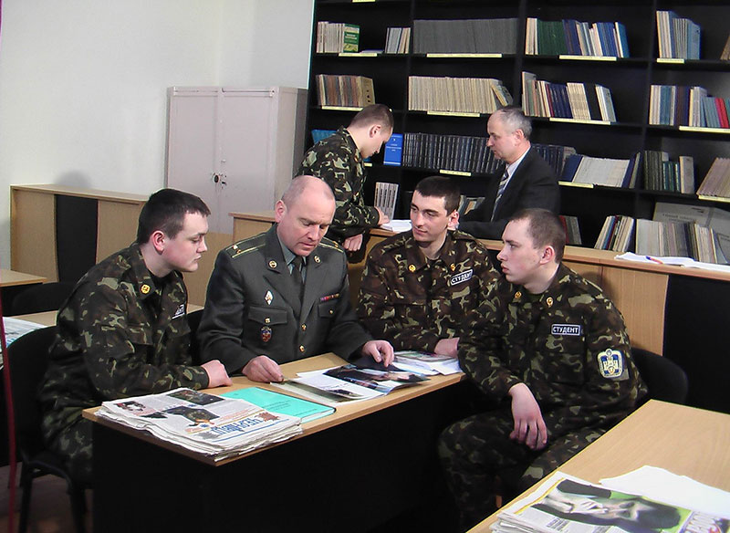 підполковник Зорій Я.Б. проводить консультацію